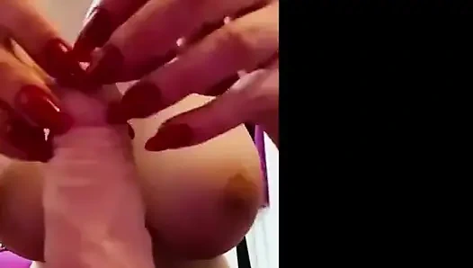 Дилдо входит между моих грудей и сосает