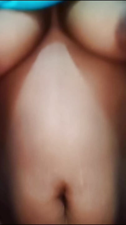Apna bhabhi ko ghar me bolay pore rate chodaiy kiya