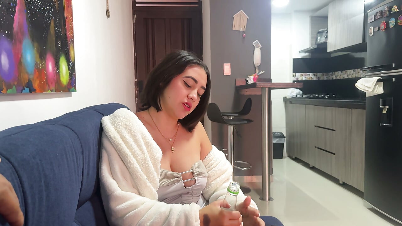 Rica follada con mi sexy latina hermanastra despues de llegar de su fiesta de graduacion.
