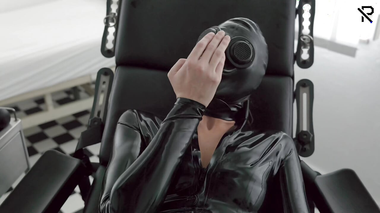 Solo-gasmask-spiele in der gummi-klinik, teil eins