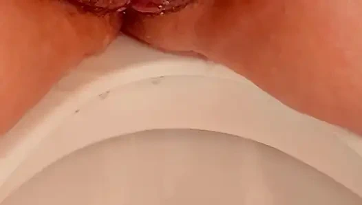 Kencing setelah minum beberapa kali