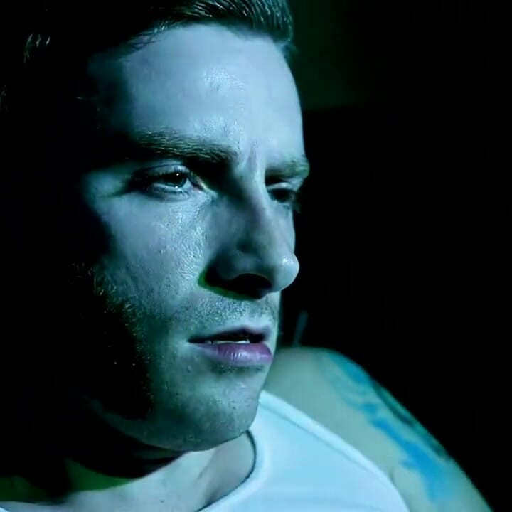 Evde yalnız: Shiri Allwood ebeveynleri eve gelmeden önce üvey erkek kardeşini sikiyor!