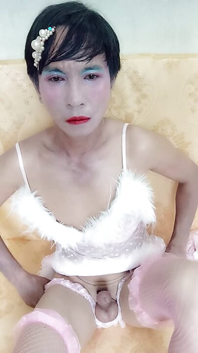 オアン・レ - セクシーなポルノプリンセスの格好をして - セルフィーが射精し、その後ペニスを喘ぐ