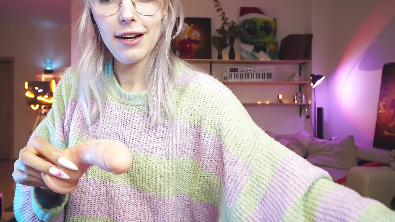 Blonde sissy fuck with dildo and masturbator