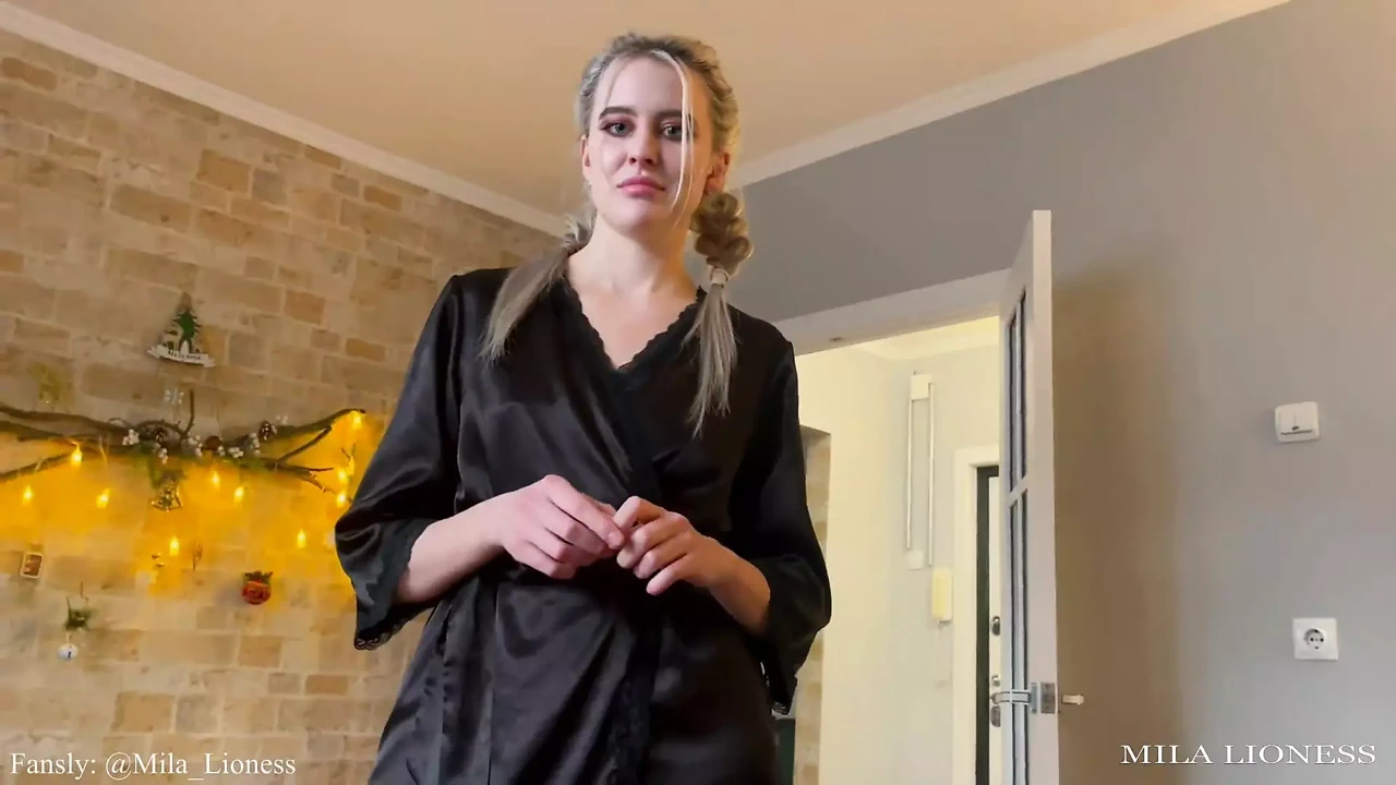 继子干了继母。这是我们的小秘密，妈妈。作弊