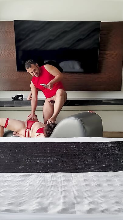 Hard penetrering av en underdanig sexslave (multicam-video på profil)