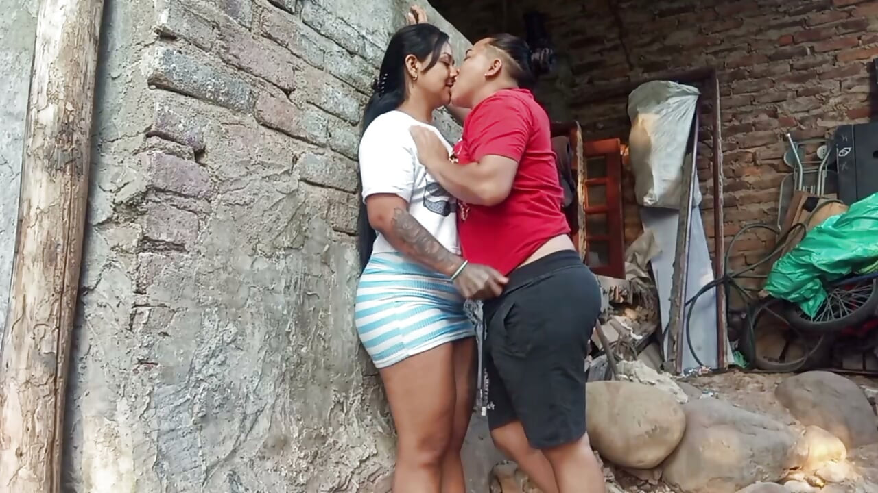 The neighbor and I have a secret romance
