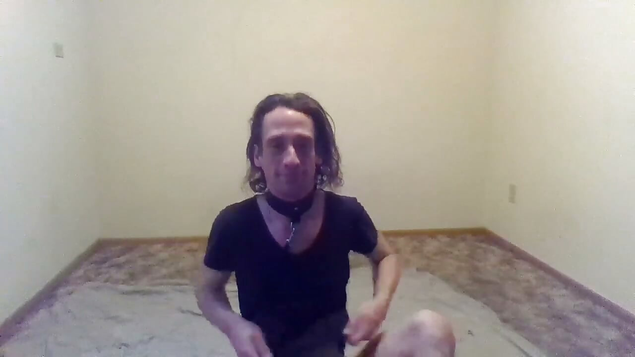 Punând simultan ambele picioare în spatele gâtului meu