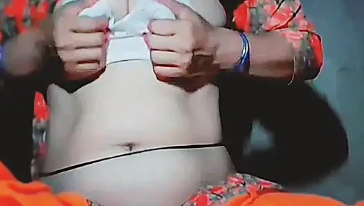 Горячая молодость бхабхи трет ее киску и делает ее страстной