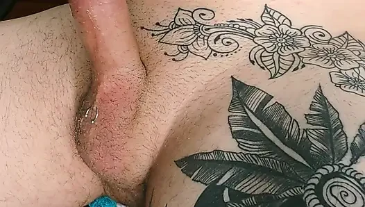 Sert yarak piercing boşalıyor