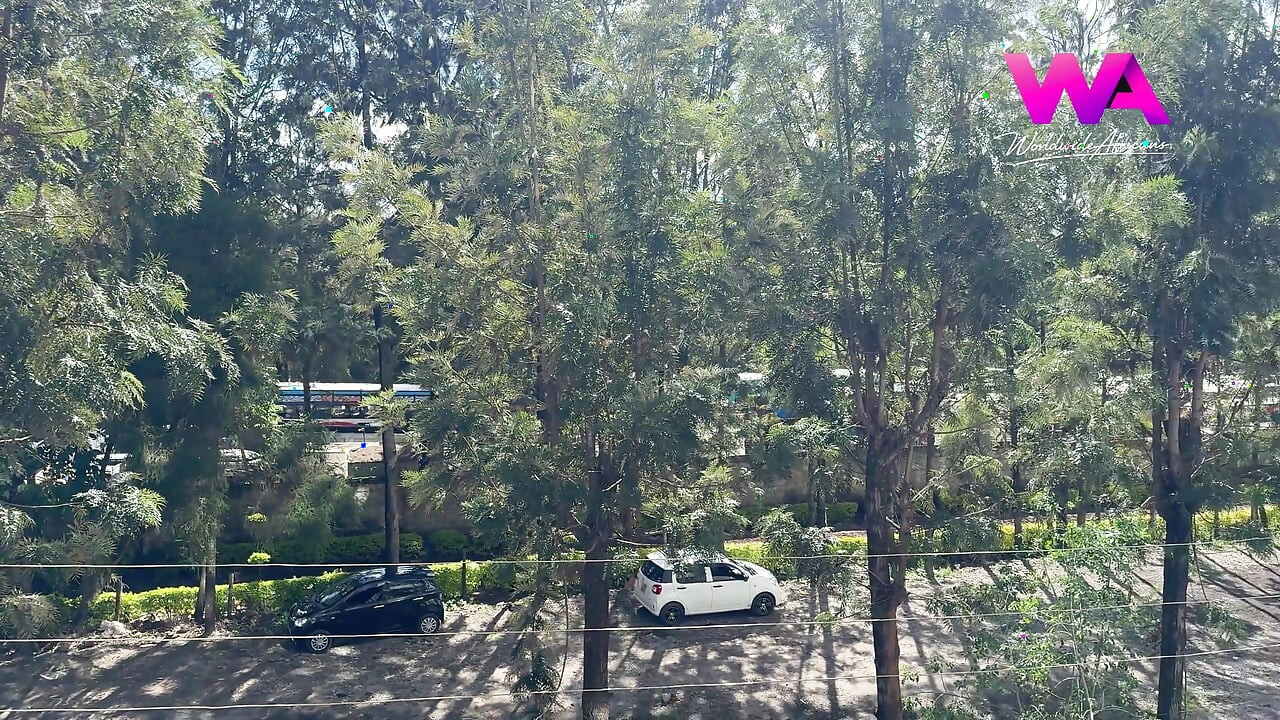 בחורה שחורה עבה מקבלת קרם פנים, קרם אנאלי ועוד תחת של זרע מהעמית שלה לעבודה