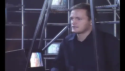 Sie lässt ihn immer wieder kommen