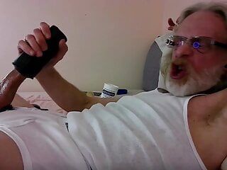 Jerkindad14 - Holiday Goon Bat-Session älterer schwuler Mann in Unterwäsche streichelt fettigen Poz-Schwanz und massives Abspritzen
