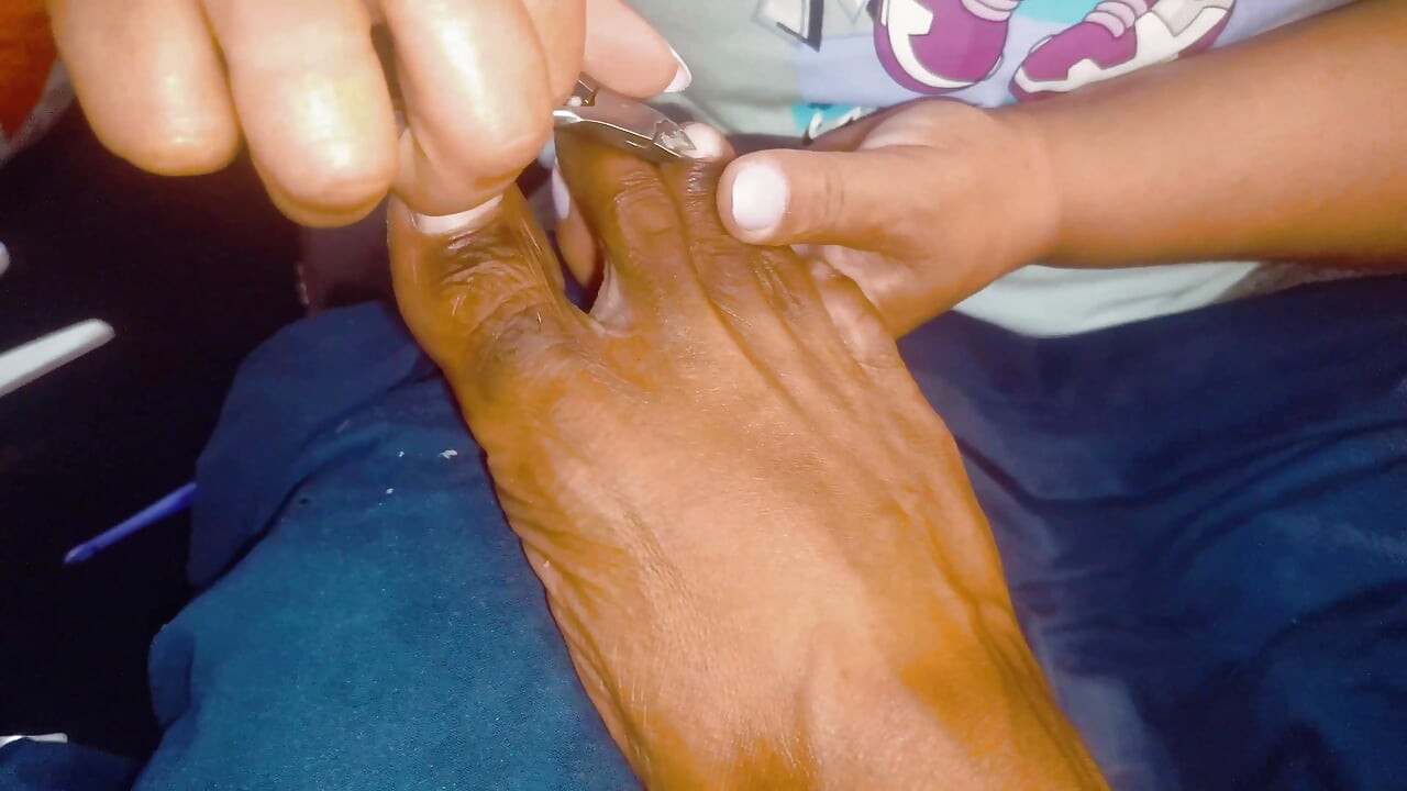 Throat Queen Selfcare Nail Treatment