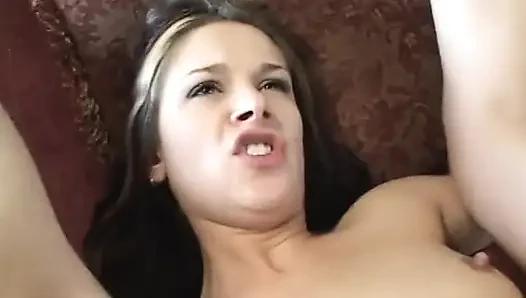 Pantat sempit cewek kulit putih yang lagi sange dientot habis-habisan sama kontol besar pria kulit hitam