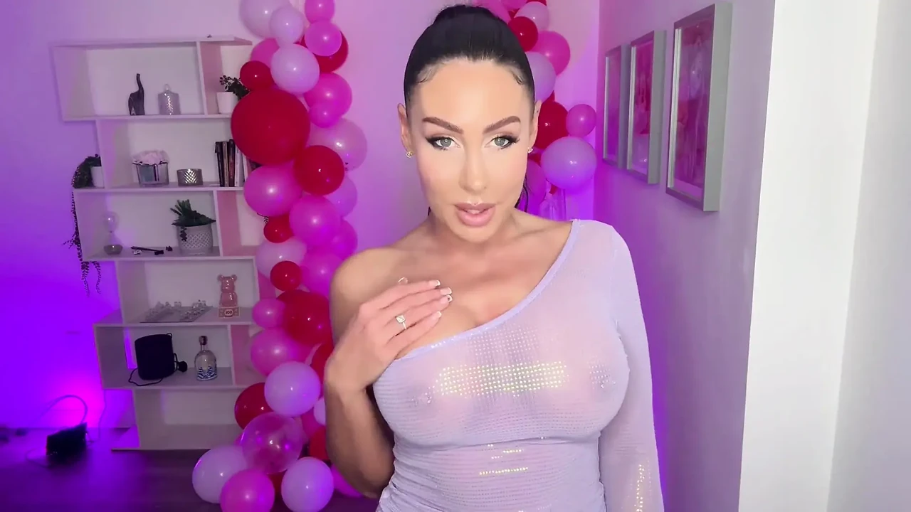 绿帽老公挑选情人节的衣服