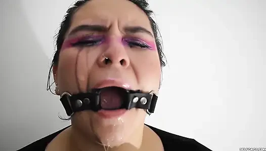 Тренировка шлюшки в процессе
