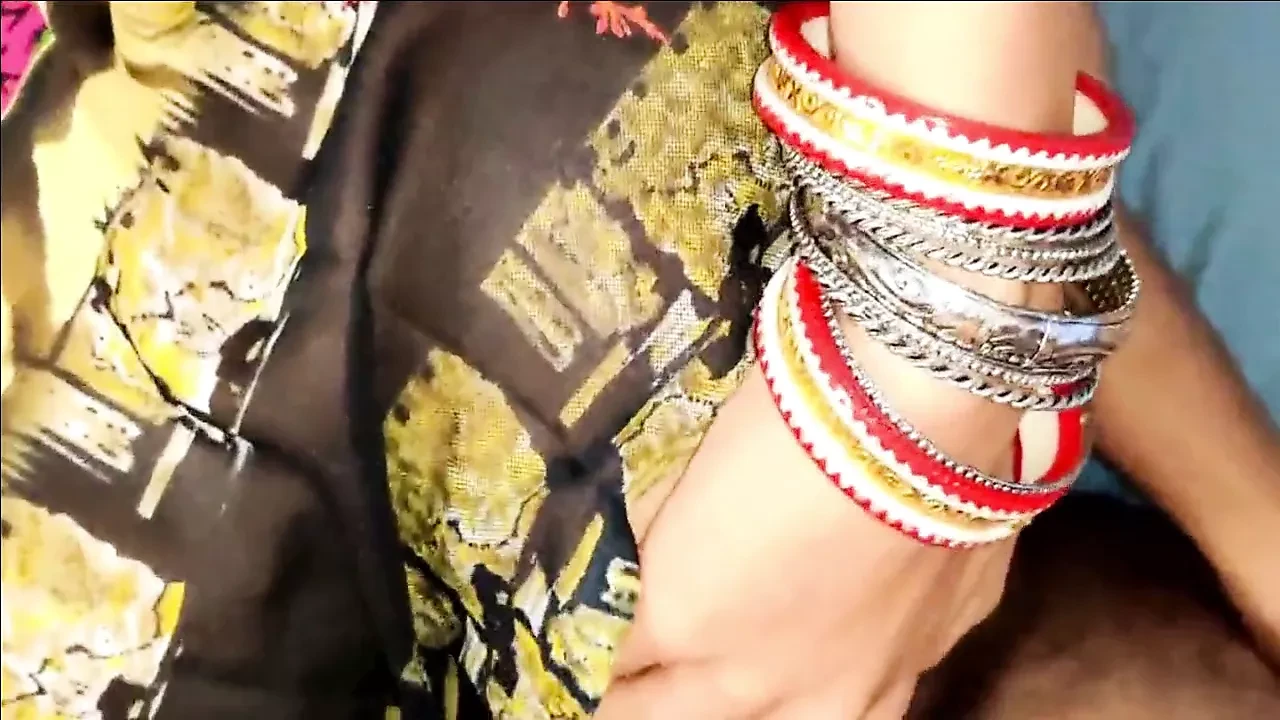 Desi bhartiy bhabhi hai mushkil bhar men jao