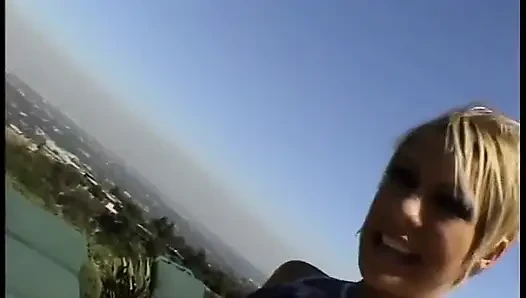 Hinter den kulissen aufnahmen von sexy pornostars, die sich bereit zur action machen