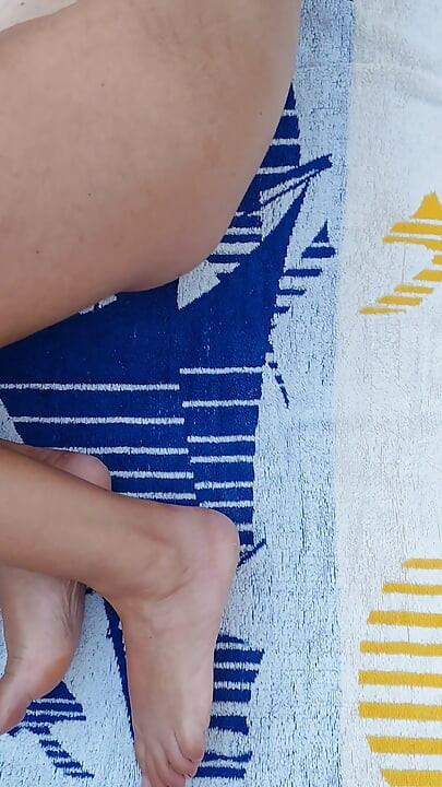 Minha esposa se exercitando pelada ao ar livre