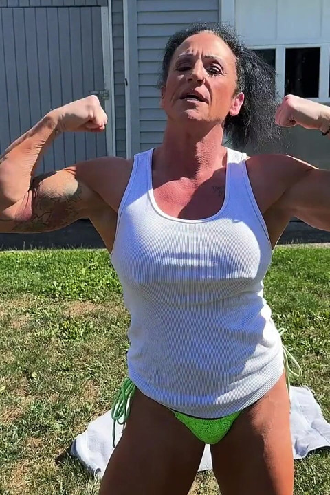 Muscle MILF Kandys Watermelon Crush Domination