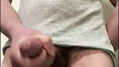 Mikep9hard spara enormi carichi di sperma dal suo enorme cazzo - video di compilazione