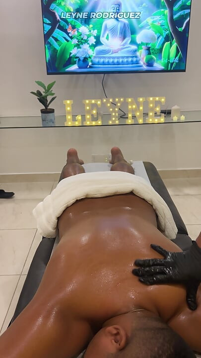 Leyne Rodriguez: Hot Latina in Massage Uniform Gives an Intense Oiled Session