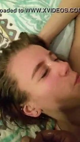 Ejaculação facial para trair ex namorada