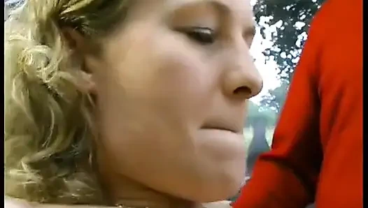 Dede yeni bir araba karşılığında genç bir kaltağı sikiyor