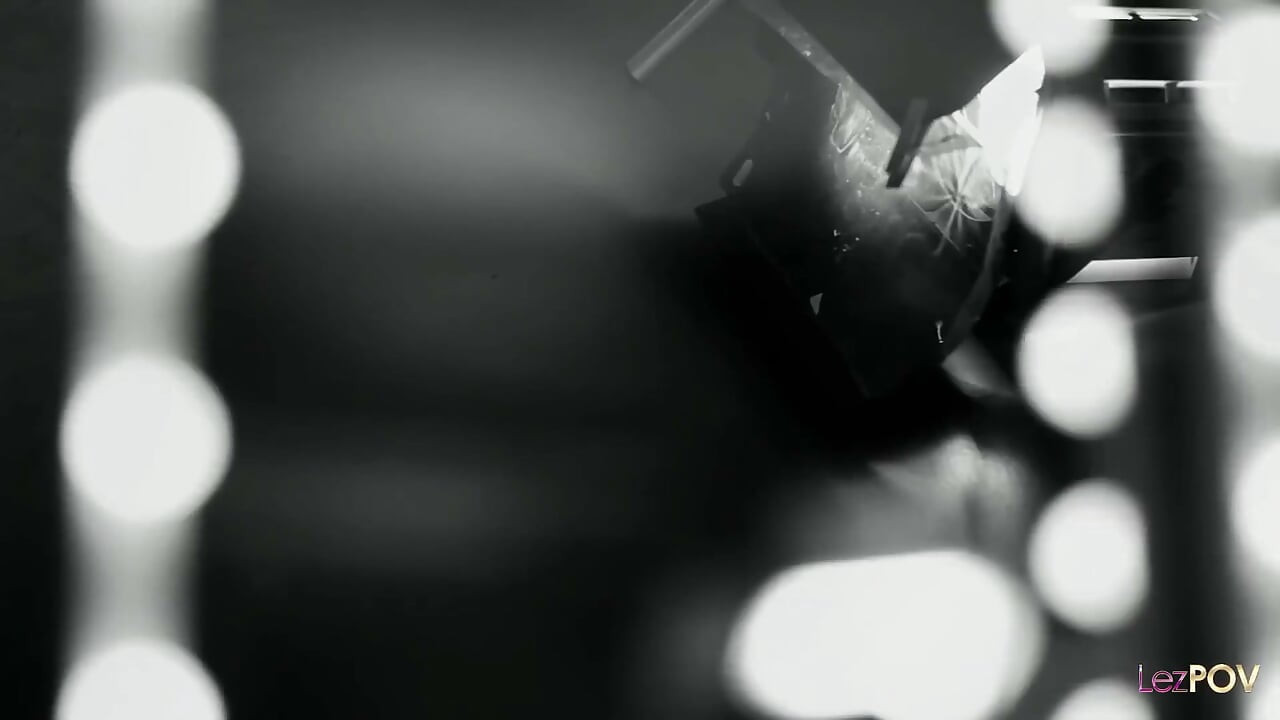 卑怯なレズビアンは聖なる神を知らず、ただのセックス玩具と他の女の舌だけを崇める