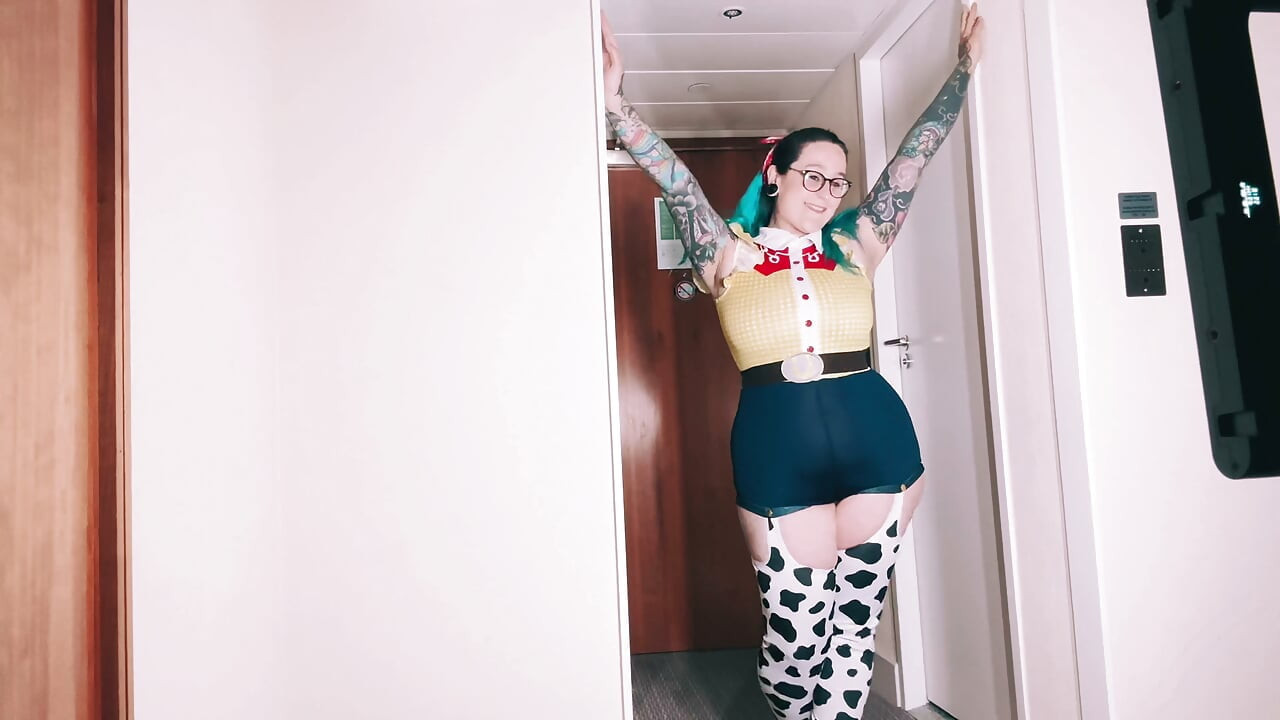 Behind the Scenes ElizabethHunny Solo Photoshoot