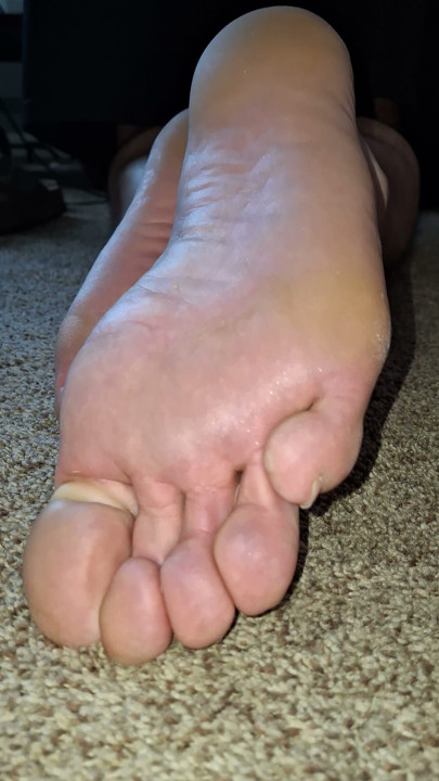 Dump you thick load all over my soles
