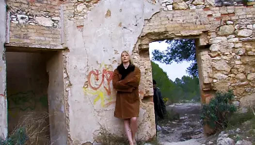 Hairy big titted hottie deepthroats outdoors