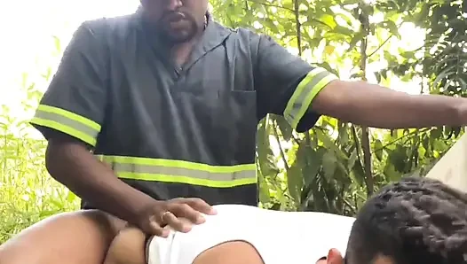 İnşaat işçisi şantiyede çocuğu sikiyor