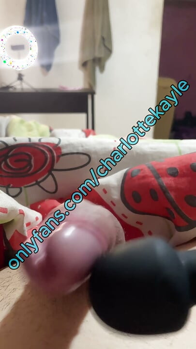 A brincar com o meu brinquedo até gozar sem usar as mãos