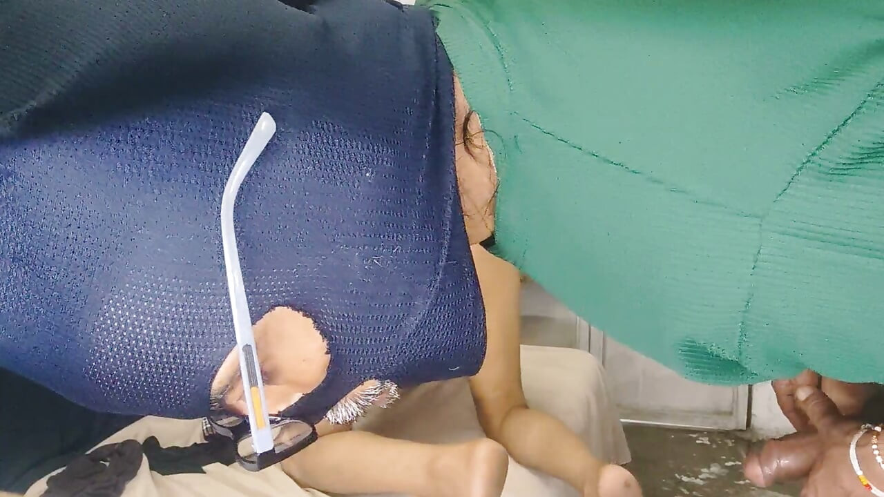 Velho hindu fodendo uma garota muçulmana de 19 anos, uma foda incrível