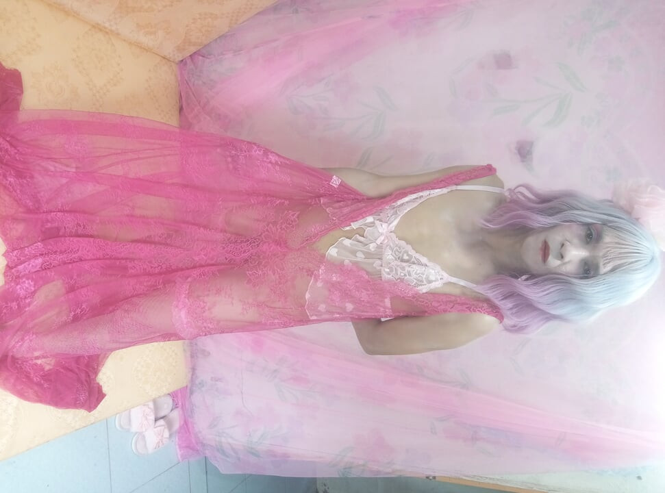 Transgender Oanh Le wears a sexy dress and masturbates.