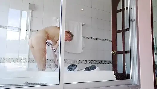 Посмотри на меня в ванной