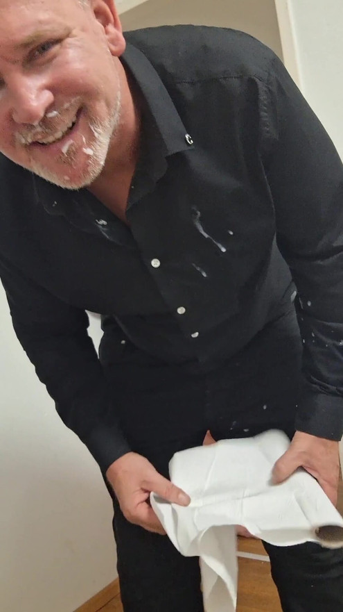 Handjob to Bayer911, Sexy Body Get Handjob From Daddy