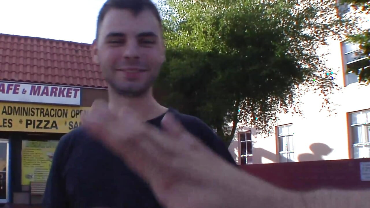 हॉट काले बाल वाली milf(चोदने लायक मम्मी) युवा लंड से प्यार करती है