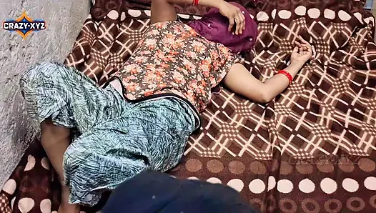 Ateşli ve güzel Hintli yenge erkek arkadaşıyla romantik seks yapıyor