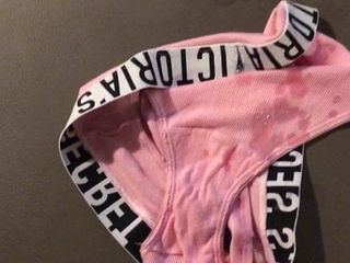 Cum di pink vs celana dalam