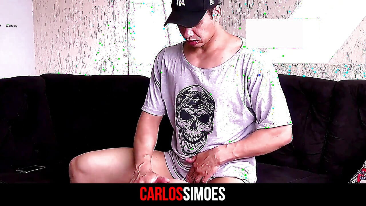 Carlos Simões kale bal vali ki gand men viry nikalti hai