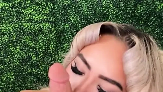 Ateşli luna luxe istekli ve büyük uzun bir yarak yutuyor