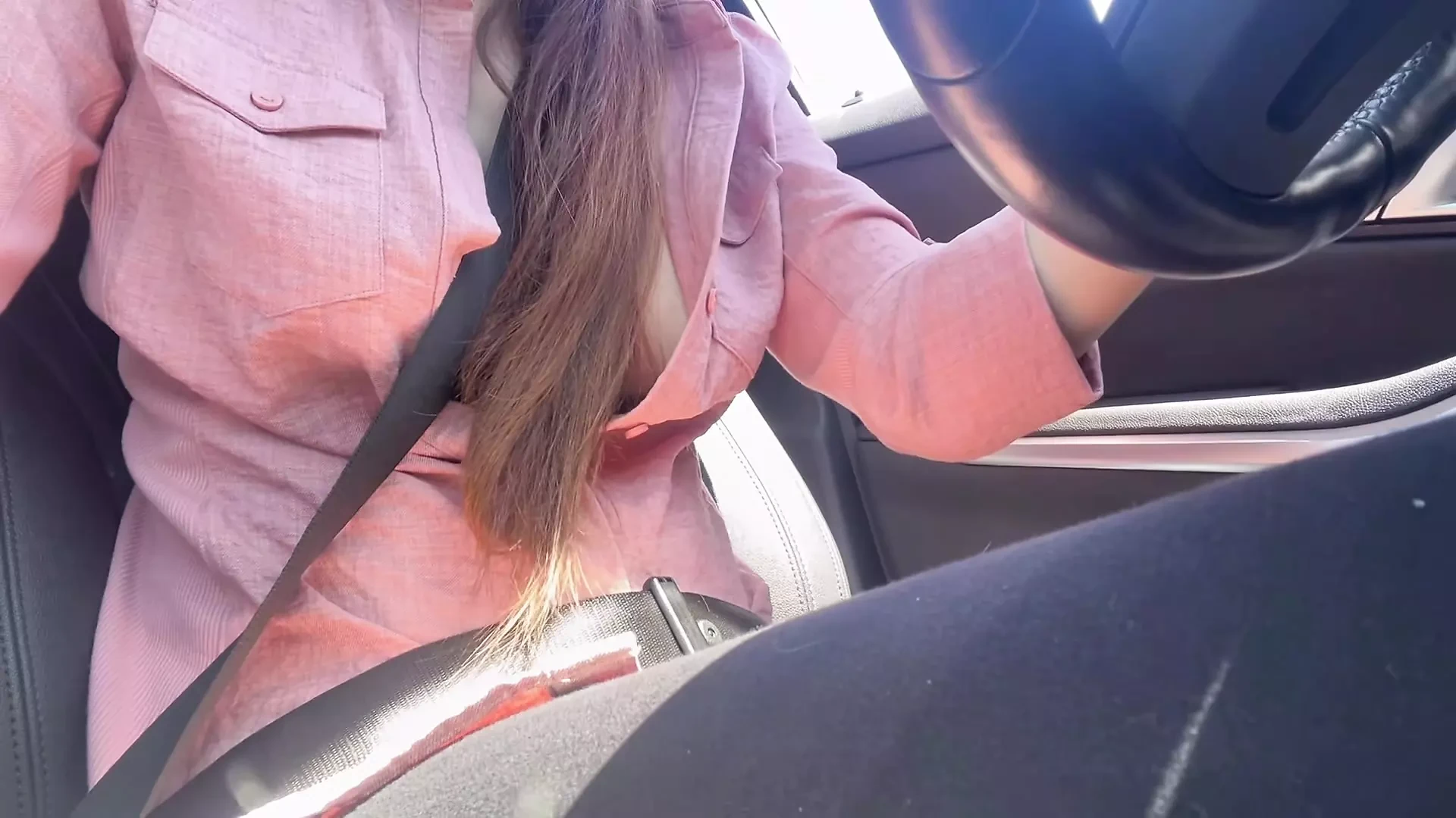Artemisia si tante seksi italia dengan toket besar lagi asik ngentot di dalam mobil sambil pamer toket