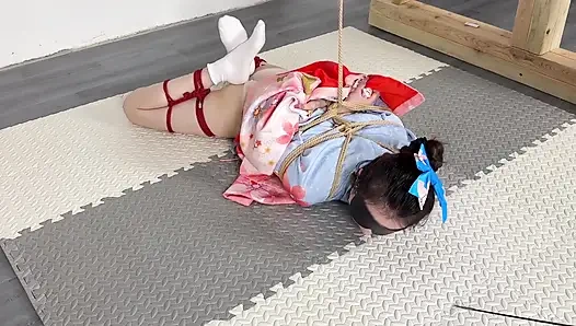 Der Höhepunkt, wie man einen Kimono an einem sonnigen Tag trägt