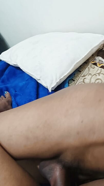 Pepek adik tiri bhabhi dipenuhi dengan keseronokan