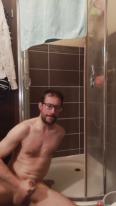 Jerking off a Cock in the Shower