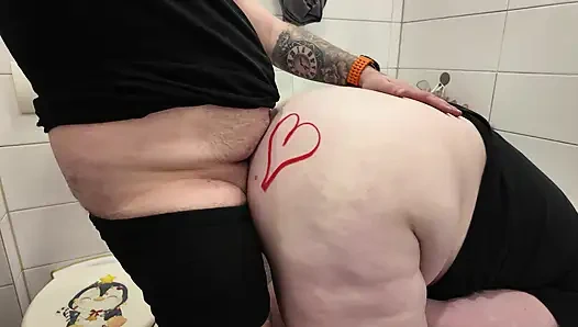 Stiefmutter mit dickem arsch will von ihrem stiefsohn gefickt werden! 4k