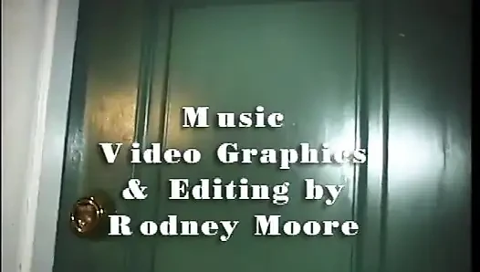 Harika memeli şehvetli sürtük mutfakta Rodney Moore'a ıslak ıslak sakso çekiyor